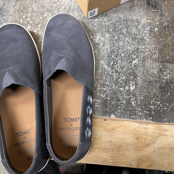 TOMS Bloomingdales Men\'s Slip On Loafer Size‎ 11 Gray Suede Emboidered Shoe main image 9